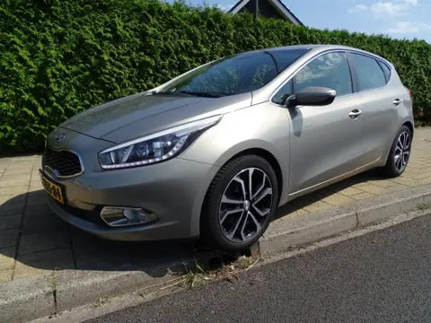 KIA CEED 1.6 GDI BUSINESS P-Navi-Stw verw-Cruise-Blth-Media-Pdc-Cam