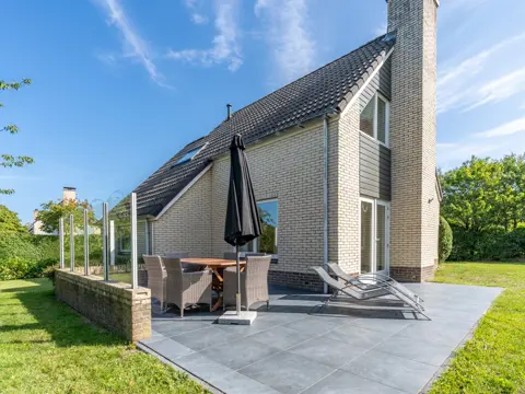 Comfortabel vakantiehuis met zonnige tuin aan de rand van De Koog