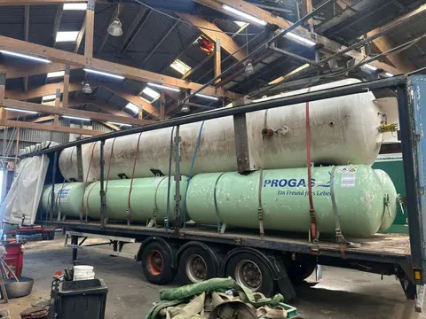 FULL TRAILER LOADED WITH LPG TANKS (bj 1996)