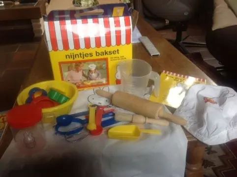 NIJNTJES bakset, 23 delig, incl. schort en muts ;;