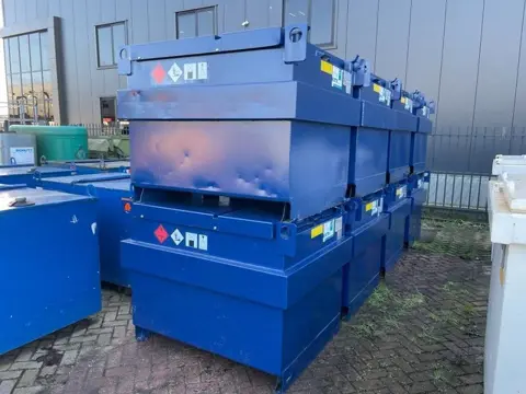 Kiwa IBC Steenbergen 750 liter Dieseltank met handpomp