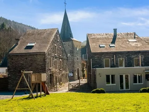 Groepshuis voor 32 personen op 150 m van de rivier de Semois