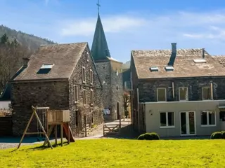 Groepshuis voor 32 personen op 150 m van de rivier de Semois