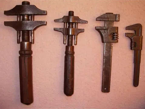 Gereedschap - Set: 4 Antique Wrenches - Predecessors of