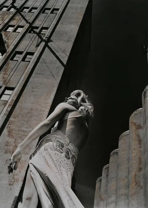 Helmut Newton (1920-2004) - ABSOLUT Sitbon