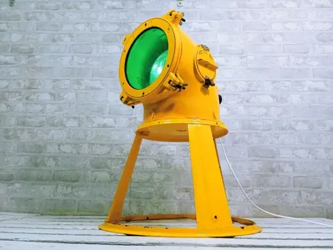 Vintage landingsbaanlamp op de luchthaven