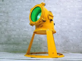 Vintage landingsbaanlamp op de luchthaven