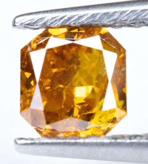 Diamant - 0.52 ct - Natural Fancy Intense Yellowish Orange
