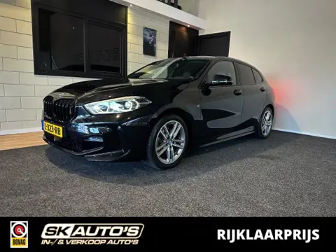 BMW 1-SERIE 118I BNS EDITION M-PAKKET l LED l CAMERA l 17INCH l PDC l CRUISE l 