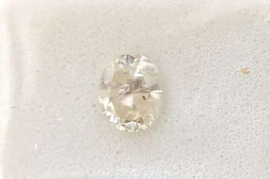 Diamant - 0.72 ct - Ovaal - Light Yellow - SI2, No Reserve
