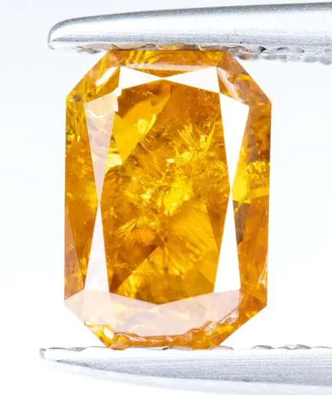 Diamant - 0.88 ct - Natural Fancy Intense Yellowish