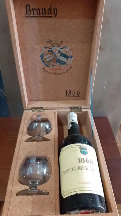 Larios - "1866" Brandy Grande Fine Champagne - b. jaren