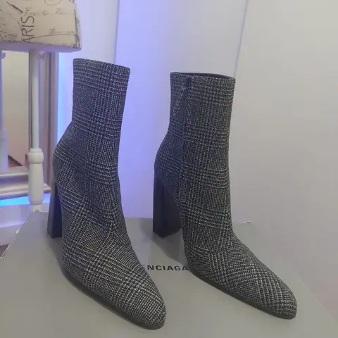 Balenciaga - Enkellaarzen - Maat: Schoenen / EU 37