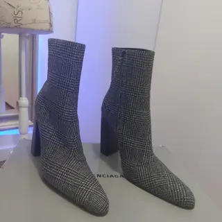 Balenciaga - Enkellaarzen - Maat: Schoenen / EU 37