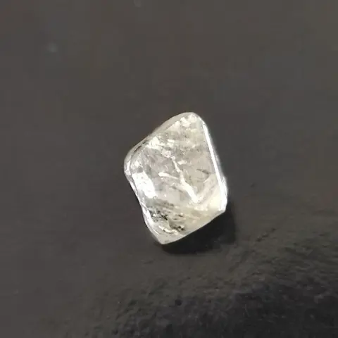 RUWE DIAMANT PRACHTIG KRISTAL - 4×4×4 mm - 0.08 g