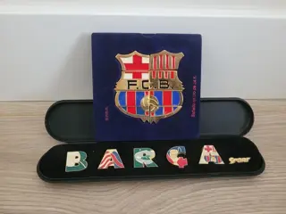 Officieel F.C.Barcelona-schild badend in 24 K goud +