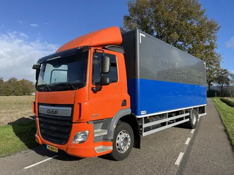 Vrachtwagen - bakwagen - DAF CF 230FA - EURO6 - 2017 - zijdeur/laadklep - zeer net!
