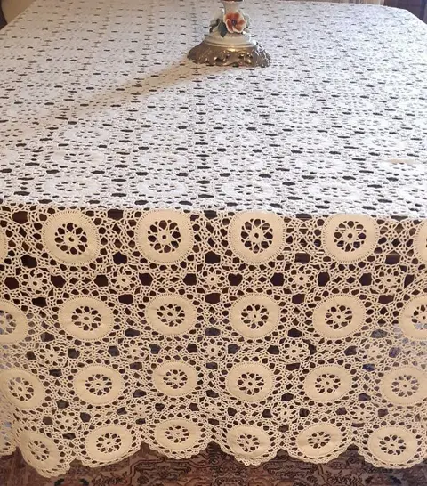 Mooi handgemaakt gehaakt tafelkleed - 221 x 248 cm - Katoen