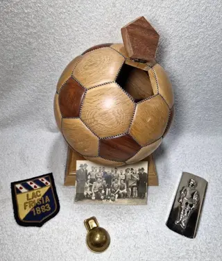 Wereldkampioenschap Voetbal - Vintage wooden football on