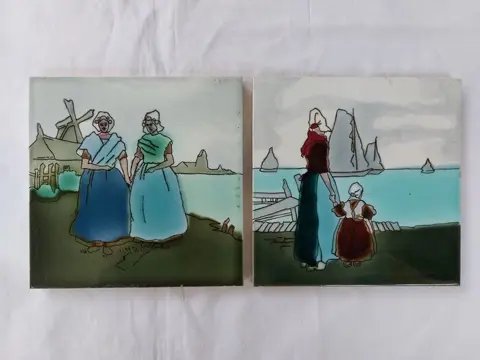 Henri Cassiers - Boizenburg - Twee jugendstil tegels (ieder