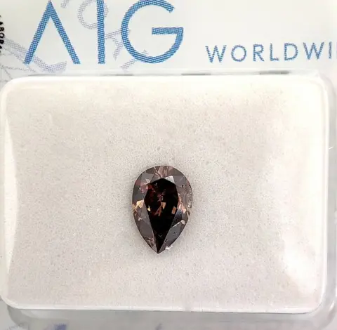 Diamant - 0.51 ct - Peer - Fancy Deep Orangy Brown - SI2