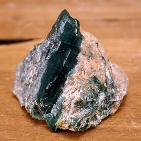 Zeldzame Grote Hoge Kwaliteit Grandidierite Kristal op