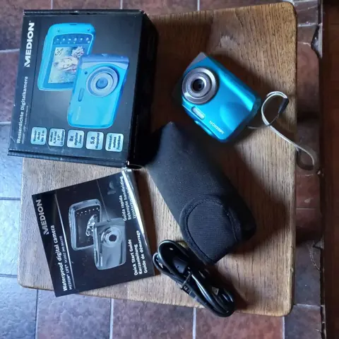 Medion, digitale camera - nieuw - compleet - 65,-