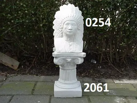 Indiaan met zuil.