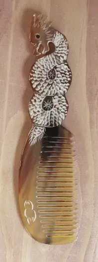 Haarkam van hoorn " Draak " beige / bruin