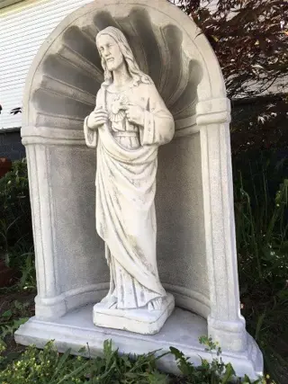 Bidkapel met tuinbeeld , Here Jesus