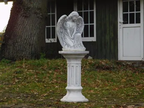 Tuin sculptuur , engel beeld voor in de tuin of graf