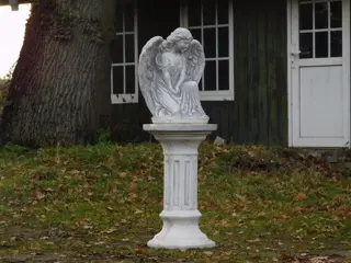 Tuin sculptuur , engel beeld voor in de tuin of graf