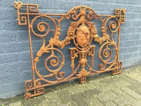 Wandornament , gietijzer
