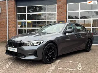 BMW 3-serie 318i Business Edition, navi, camera, sportleder, cruise, stoelverw
