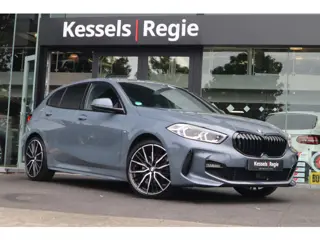 BMW 1-serie 118i M-sport H&K HuD ACC Keyless Bliss Camera El.Klep Ambient 19” Stuurverwarming