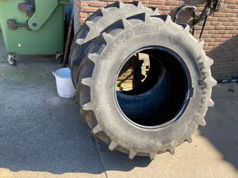 Vredestein 420/85R28 Traxion 85