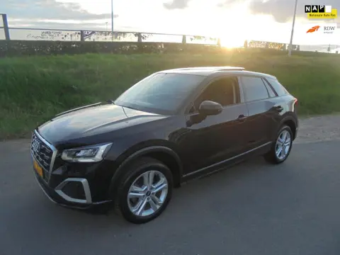 Audi Q2 Audi Q2 35 TFSI benzine airco ecc panorama dak Leder bekleding 63.000km