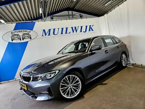 BMW 3-SERIE Touring 318i Executive Edition / Trekhaak / Full LED / NL Auto