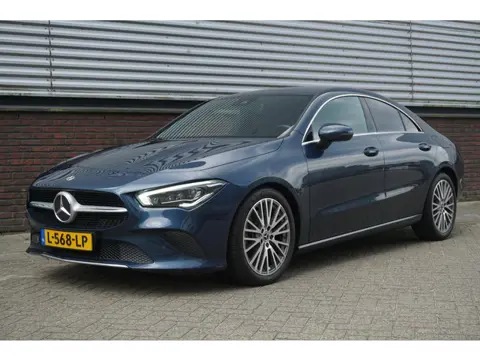 Mercedes-Benz CLA-klasse 250 225PK/Led-Matrix/18Inch./Sportstoelen Leer/ Dealeronderhouden