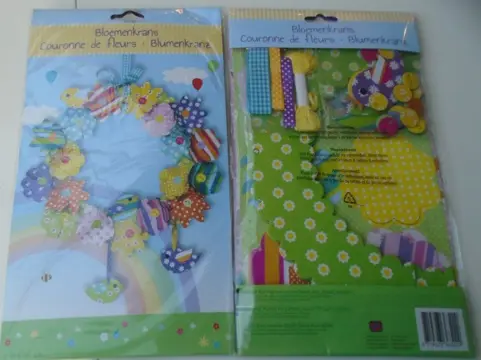 KNUTSELSET KRANS BLOEMEN EN VOGELS Blauwe band NIEUW.