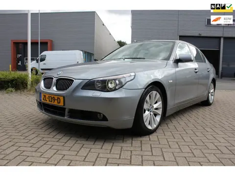 BMW 5-serie 545i V8 Yountimer plaatje van een auto
