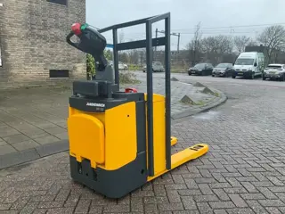 Jungheinrich ERE120 2000KG BREDE PALLETWAGEN / HEFTRUCK