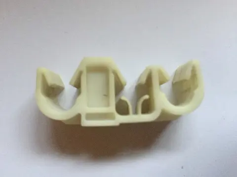 90373147 klem brandstofleiding Opel Corsa B