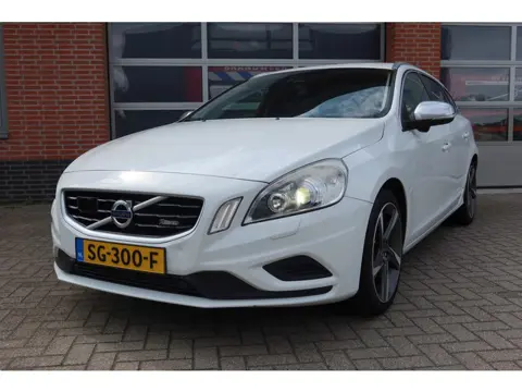 Volvo V60 1.6 T4 Summum R- Design (bj 2011, automaat)