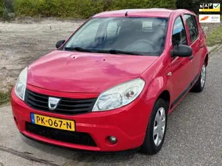 Dacia Sandero 1.2 5-Drs Audio/CD Getint glas Colorpakket ABS 2 x airbag Dealeronderhoud Nieuwe Apk!