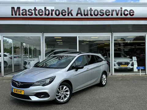 Opel Astra Sports Tourer 1.2 Blitz Elegance Schuif kanteldak Staat in Hardenberg
