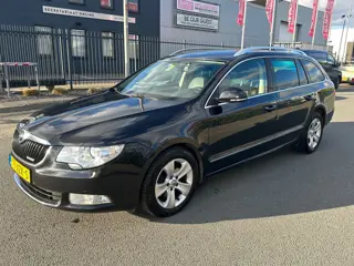 Skoda Superb Combi 1.6 TDI Greenline Tour Business Line 2012 ZWART CLIMA XENON MEMORY NIEUWE APK