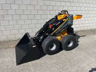 Giant GS 800 G Benzine skid schranklader (bj 2025)