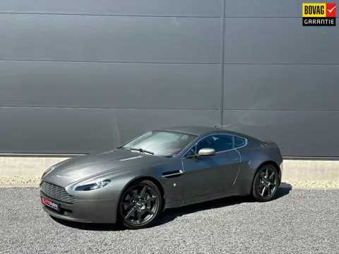 Aston Martin V8 Vantage 4.3 V8 Handegeschakeld | Leder | Elektrische stoelen | Uniek in Nederland