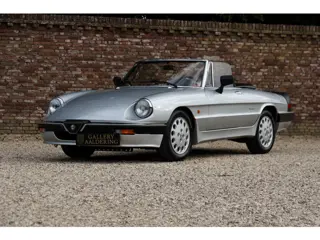 Alfa Romeo Spider 2.0 QV "Argento" The sportive QV - "Quadrifoglio Verde" - version within the 3rd s